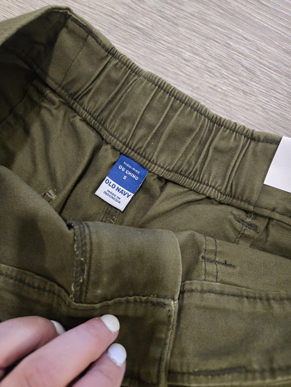 Old Navy Chino High-Rise Olive Women’s Utility Shorts - Picture 3 of 4